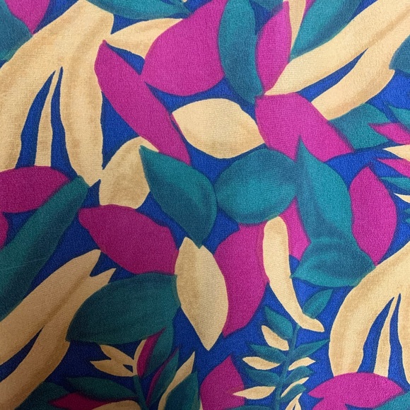 [Douglass] Vintage Leaves Print Silk Top - Picture 5 of 7